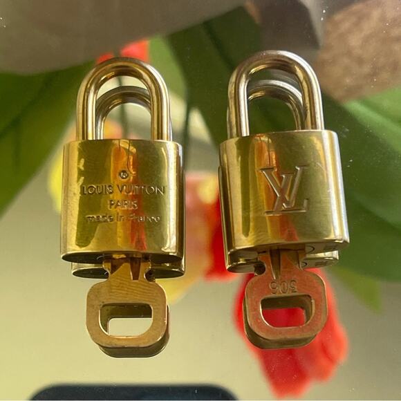 2 Authentic Louis Vuitton Brass Locks & Keys for speedy - Picture 4 of 5